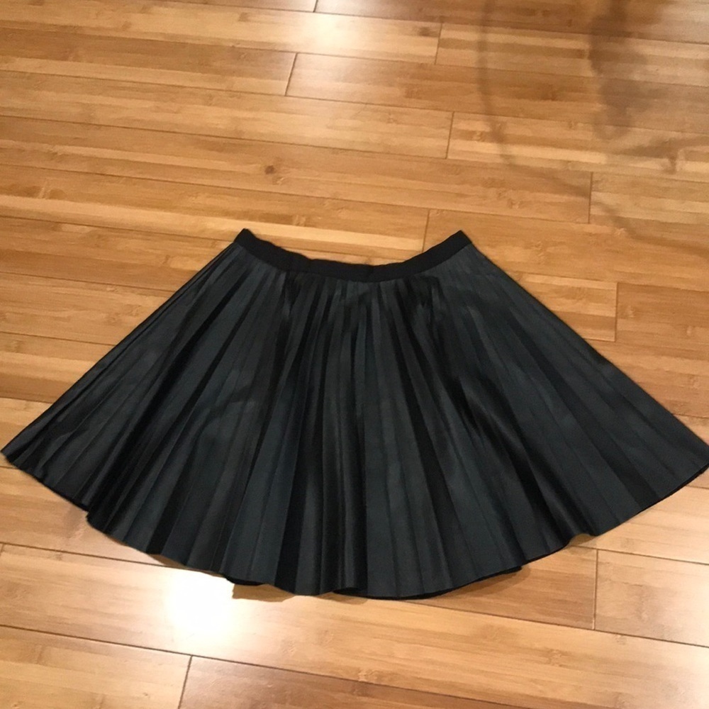 TopShop pleated Skirt Sz8 perfect preowned cond